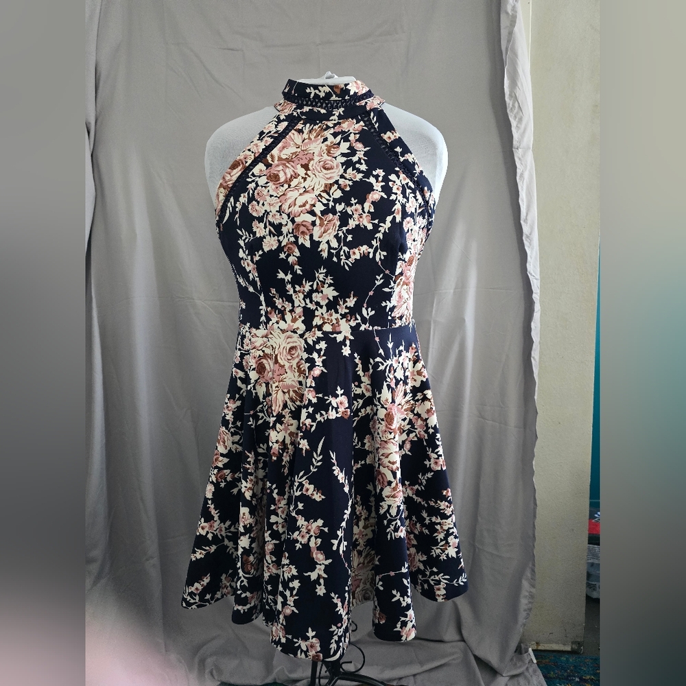 B.‎ Darlin size 13/14 dress worn once. Good quality nice floral print dark blue